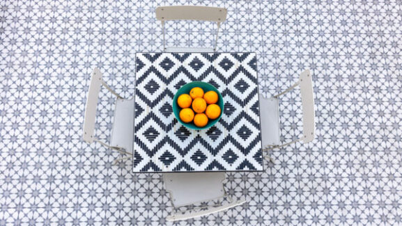 arto cadman house in Los Feliz blue star pattern patio